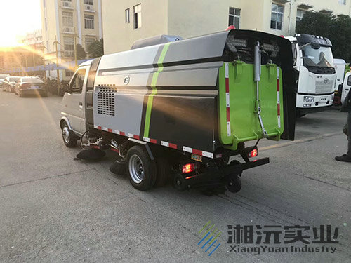 常德湘沅實業(yè)有限公司,常德垂直垃圾壓縮站,地埋式垃圾壓縮站,電動人力斗車,電動三輪高壓清運(yùn)車,電動助力拉車